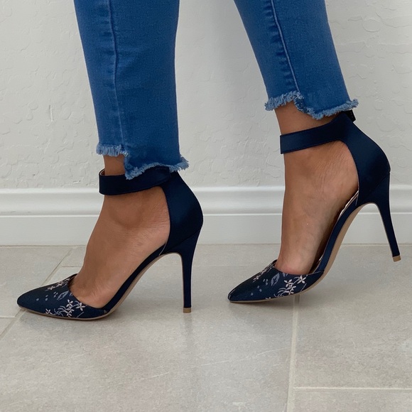 NIB Floral Brocade Pointy Toe Stiletto Heel Pump - Picture 3 of 7